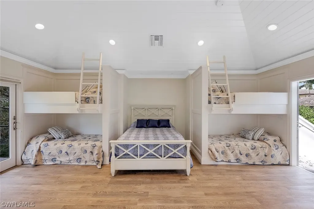 970 Aqua Circle Naples FL 34102