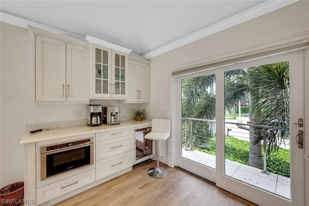 970 Aqua Circle Naples FL 34102