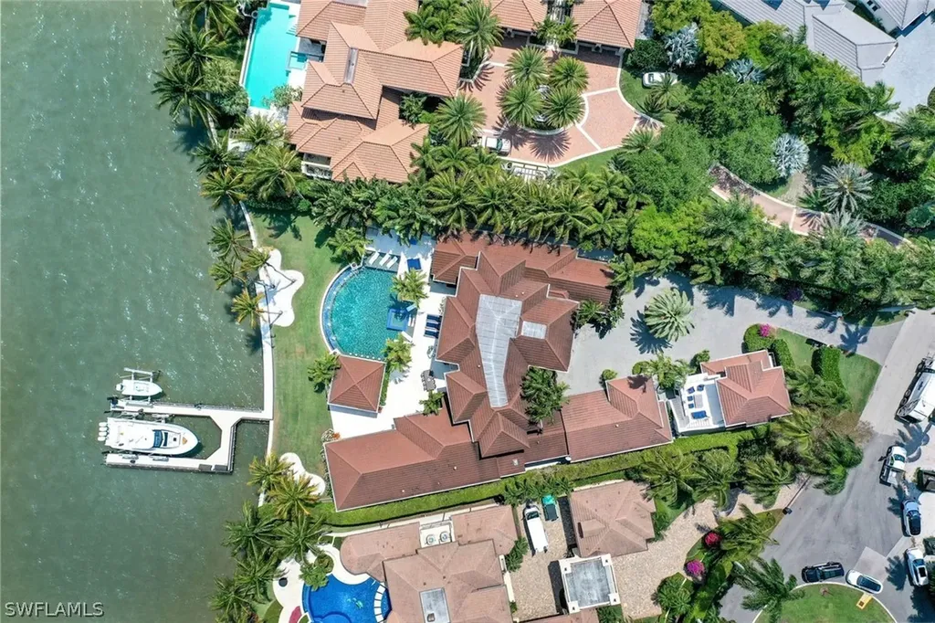 970 Aqua Circle Naples FL 34102