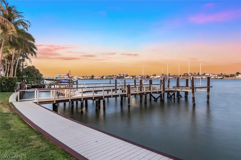 970 Aqua Circle Naples FL 34102