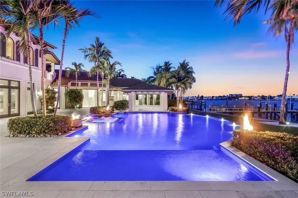 970 Aqua Circle Naples FL 34102