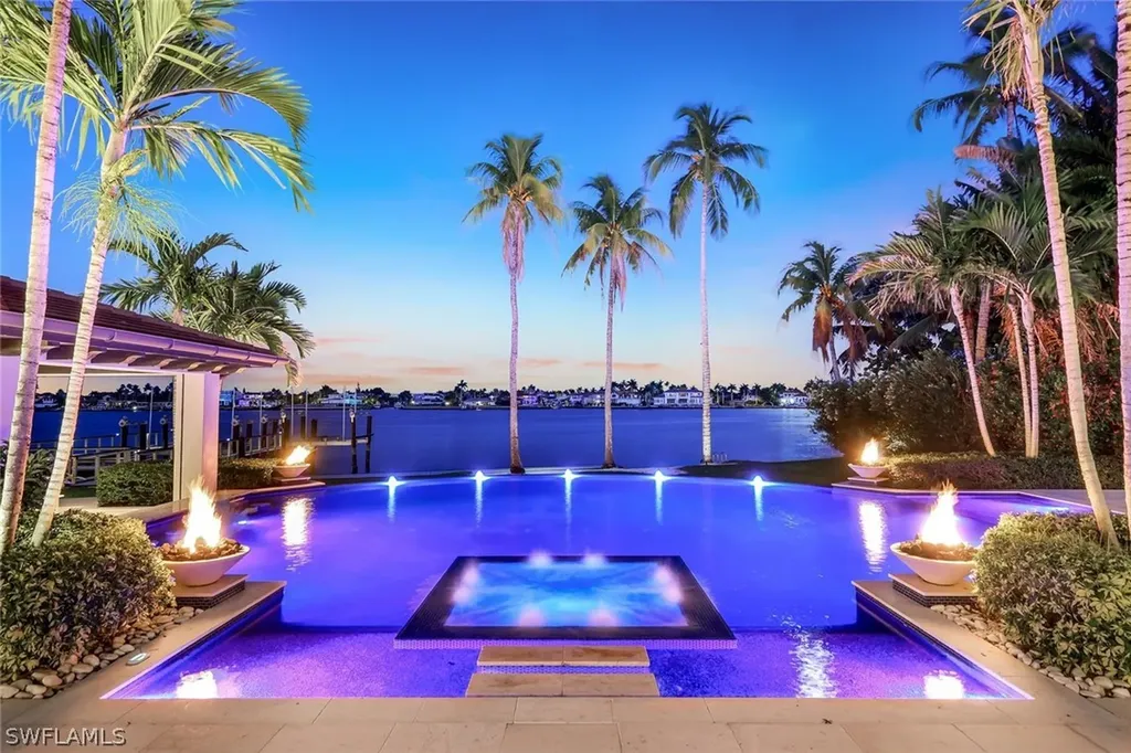 970 Aqua Circle Naples FL 34102