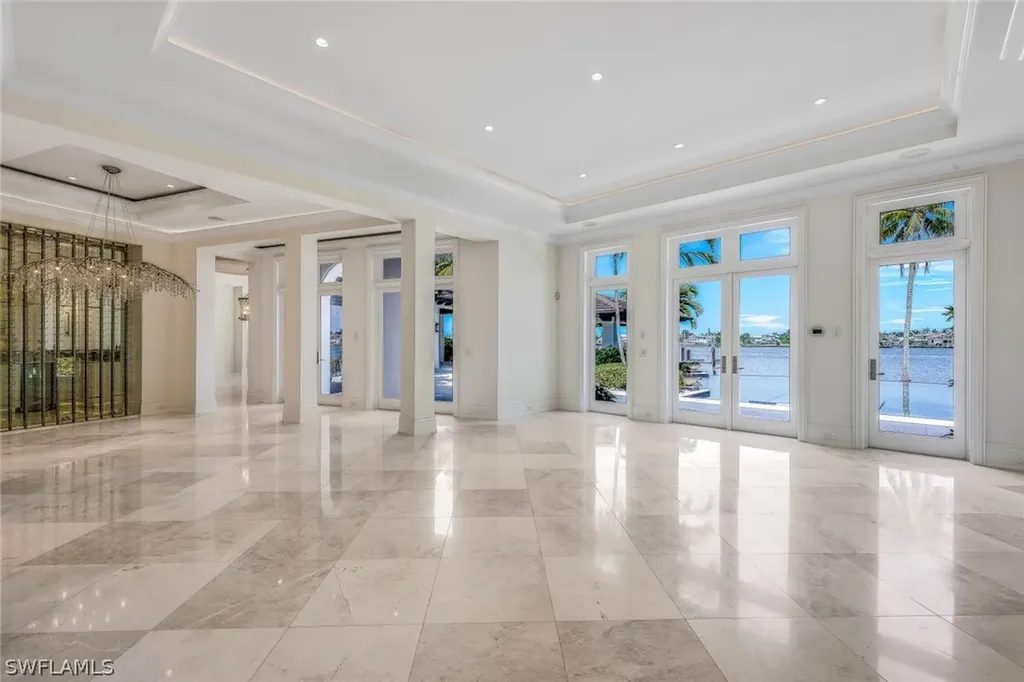 970 Aqua Circle Naples FL 34102