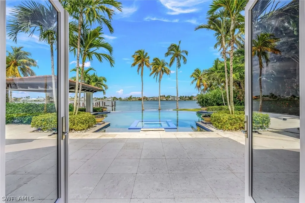 970 Aqua Circle Naples FL 34102