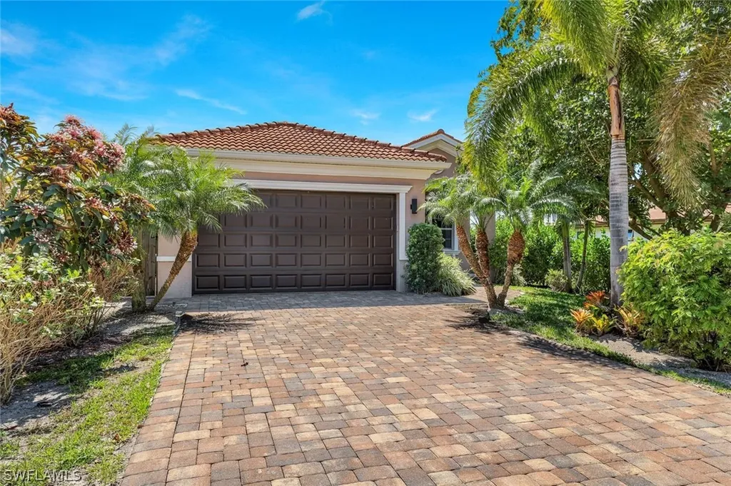 838 95th Avenue N Naples FL 34108