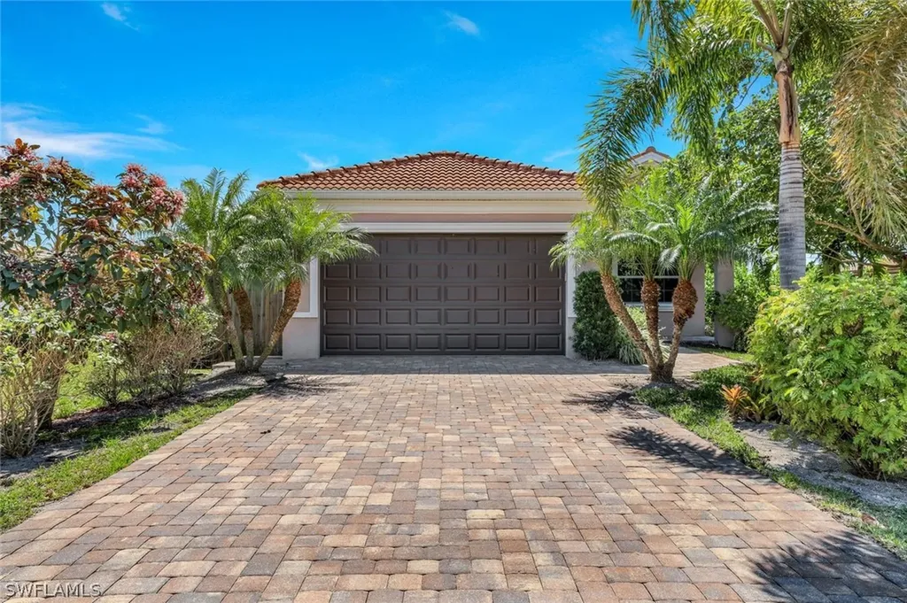 838 95th Avenue N Naples FL 34108