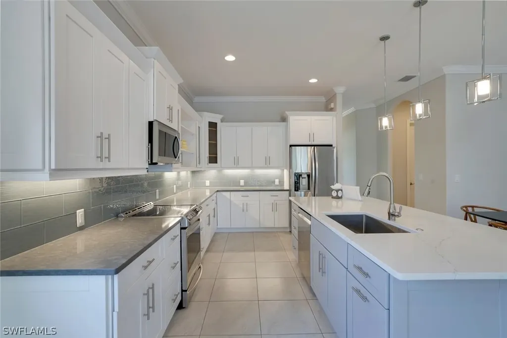 838 95th Avenue N Naples FL 34108