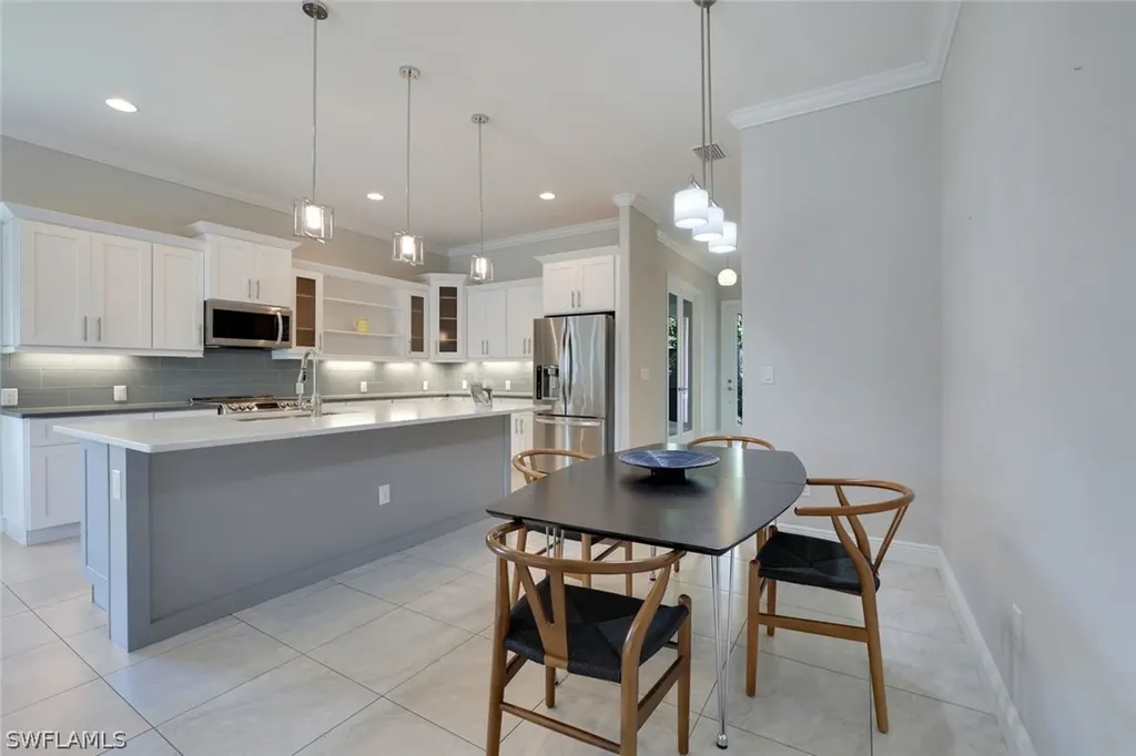 838 95th Avenue N Naples FL 34108
