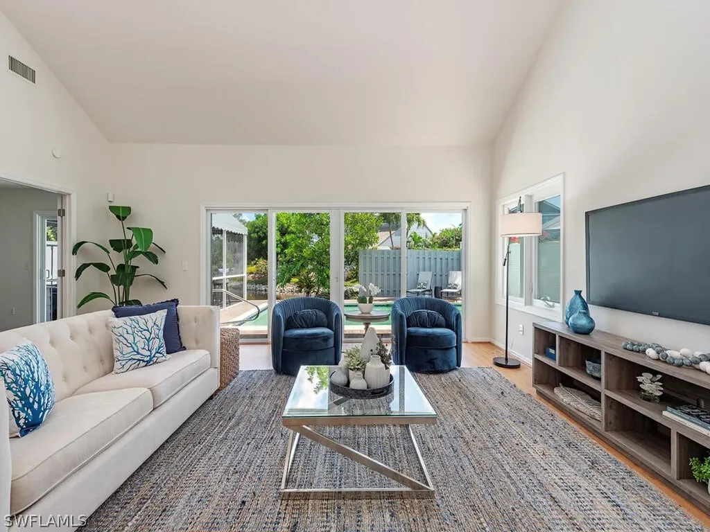 645 Bridgeway Lane Naples FL 34108-2745