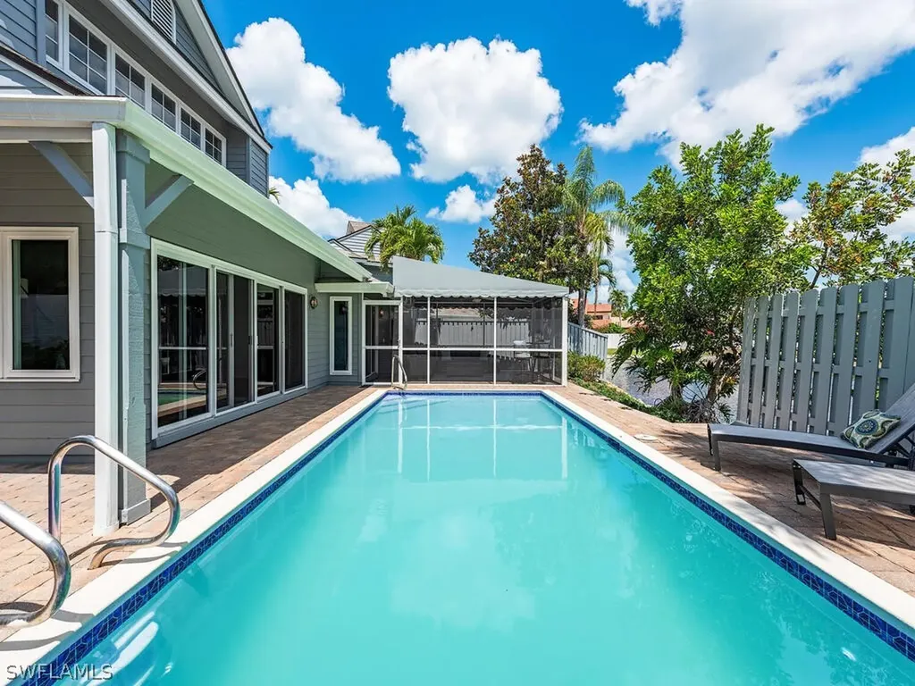 645 Bridgeway Lane Naples FL 34108-2745