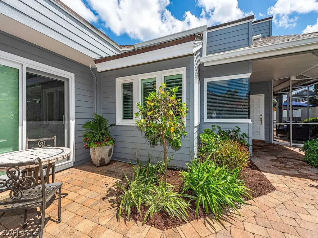 645 Bridgeway Lane Naples FL 34108-2745