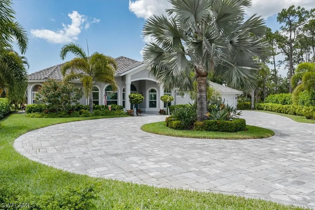 2137 Imperial Circle Naples FL 34110