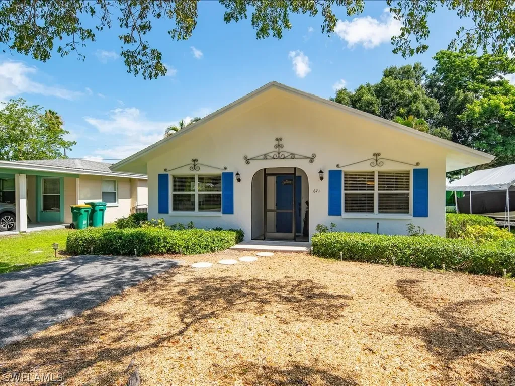 671 102nd Avenue N Naples FL 34108