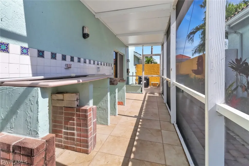 1145 Jardin Drive Naples FL 34104