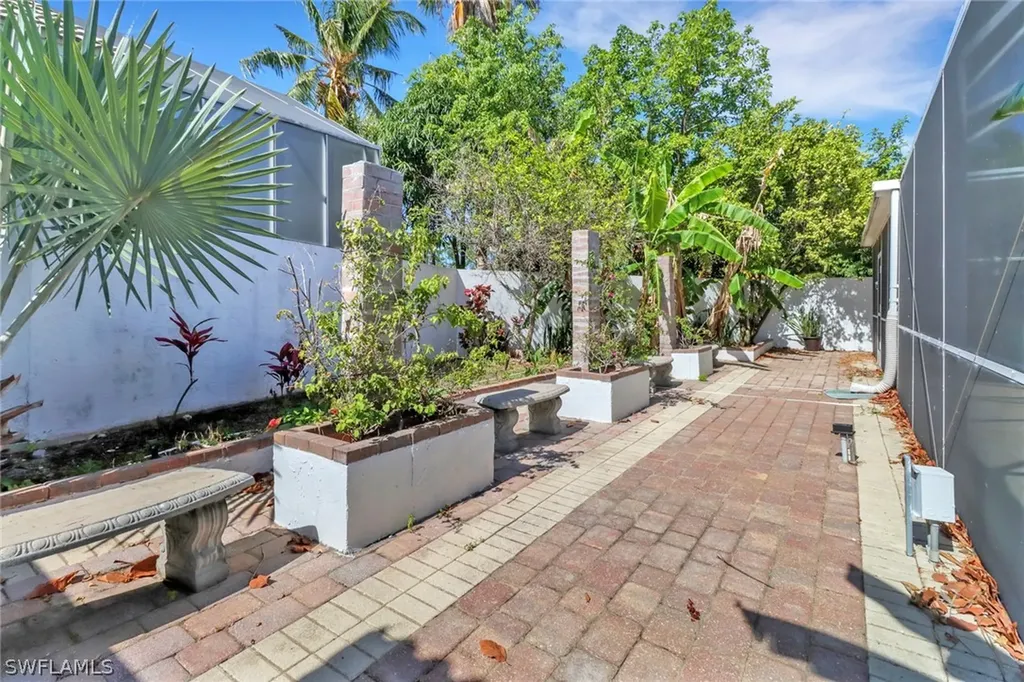 1145 Jardin Drive Naples FL 34104