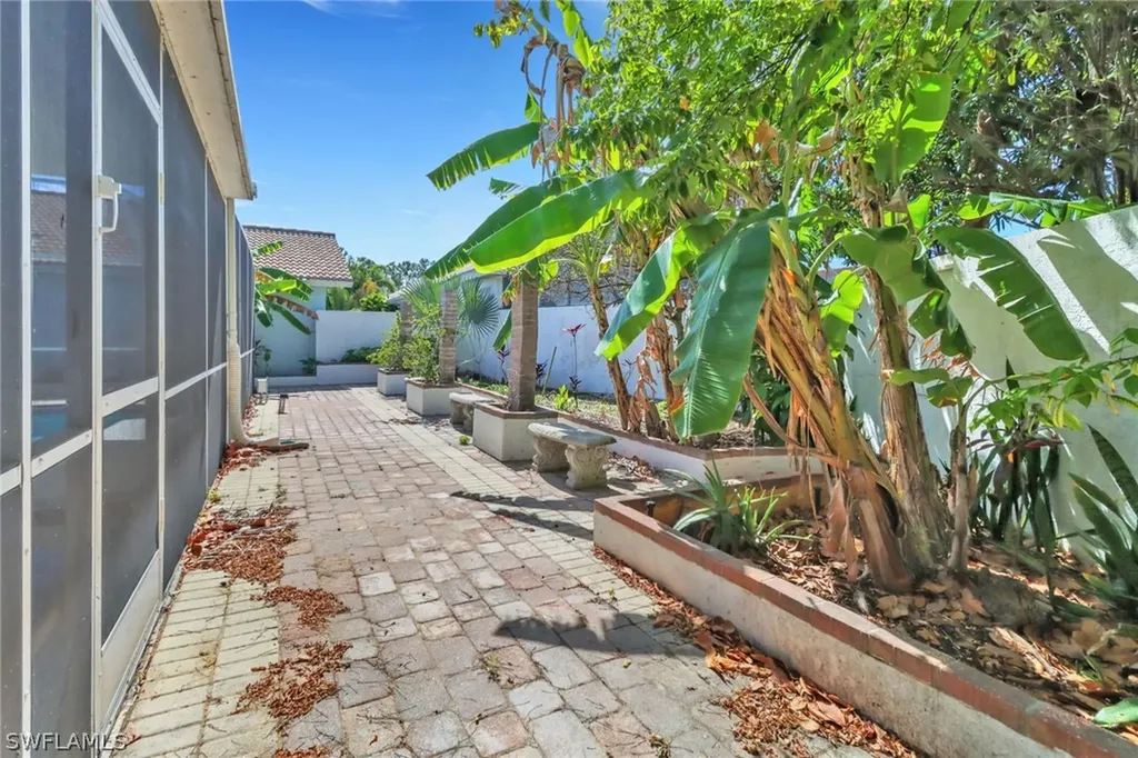 1145 Jardin Drive Naples FL 34104
