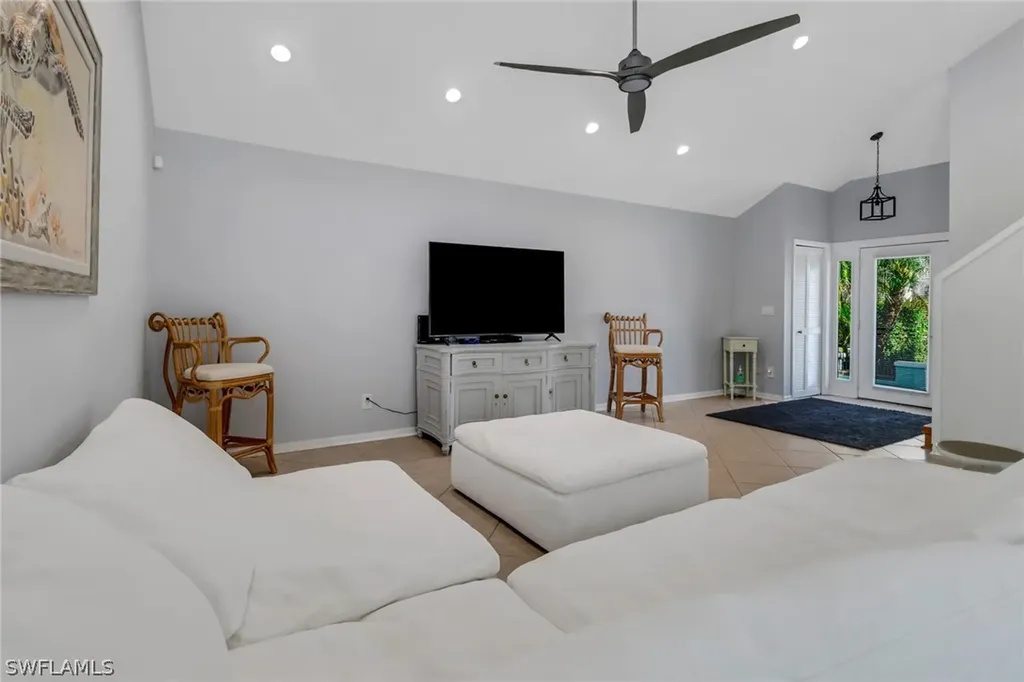 1145 Jardin Drive Naples FL 34104