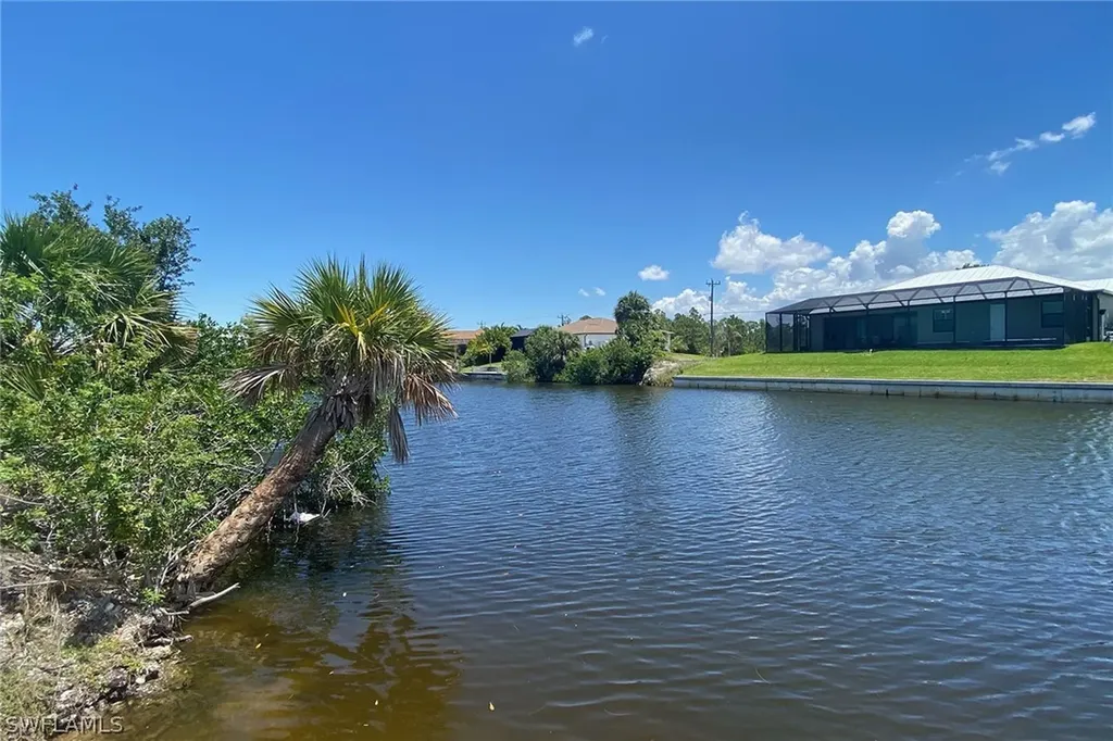 2725 NW 41st Avenue Cape Coral FL 33993
