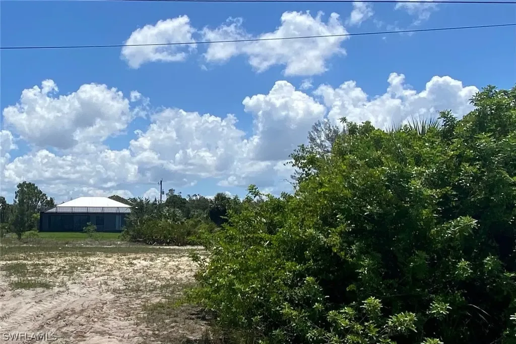 2725 NW 41st Avenue Cape Coral FL 33993