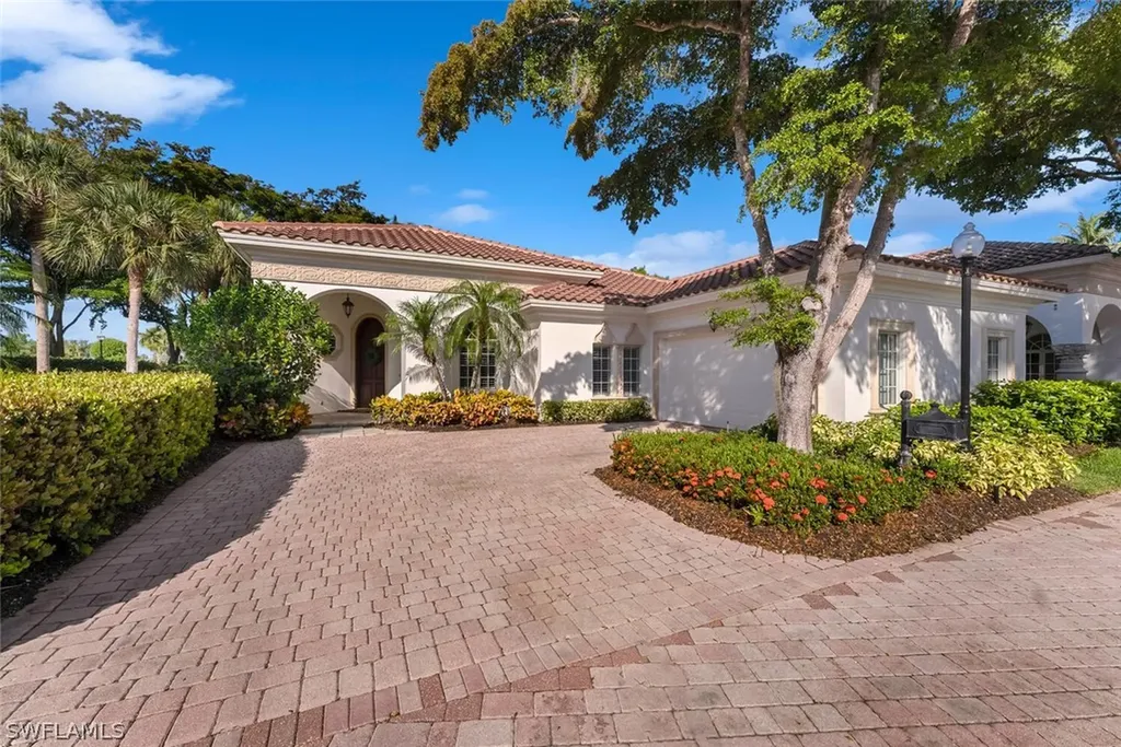 Estero FL, 4661 Via Roma