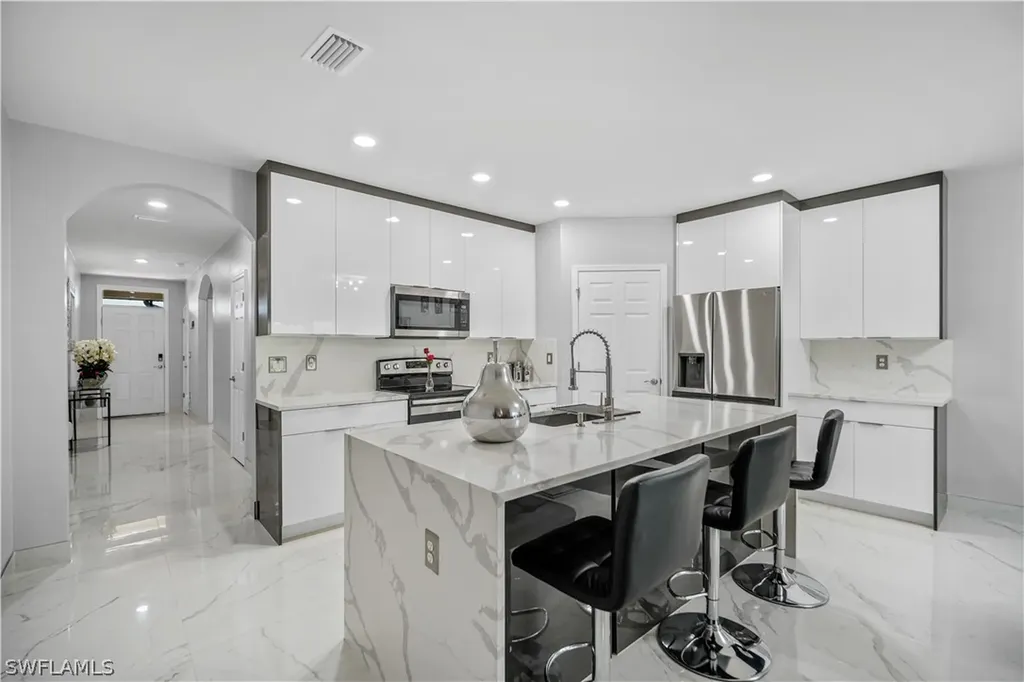 2749 NE 7th Place Cape Coral FL 33909