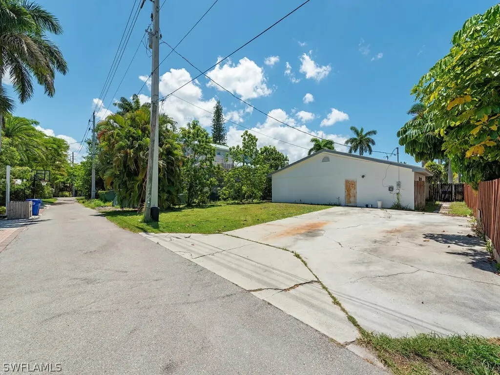 1159 Broad Avenue N Naples FL 34102