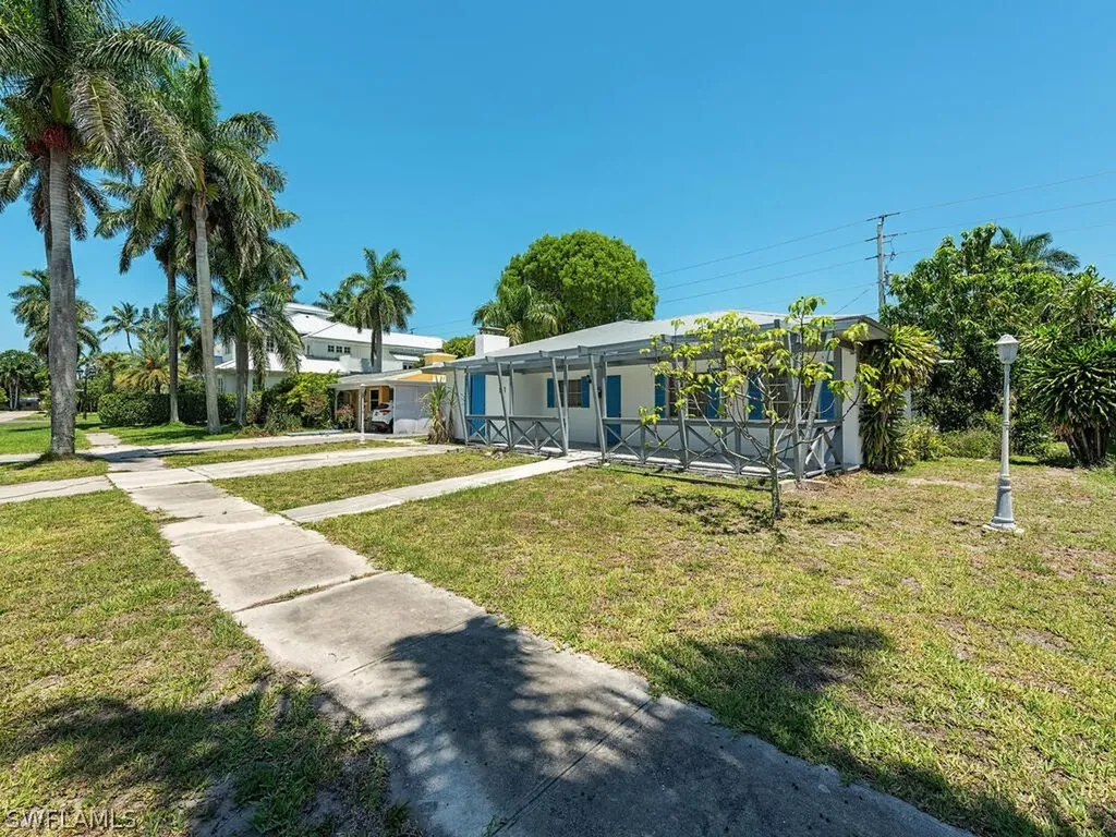 1159 Broad Avenue N Naples FL 34102