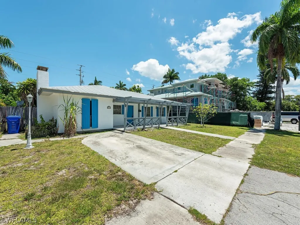 1159 Broad Avenue N Naples FL 34102