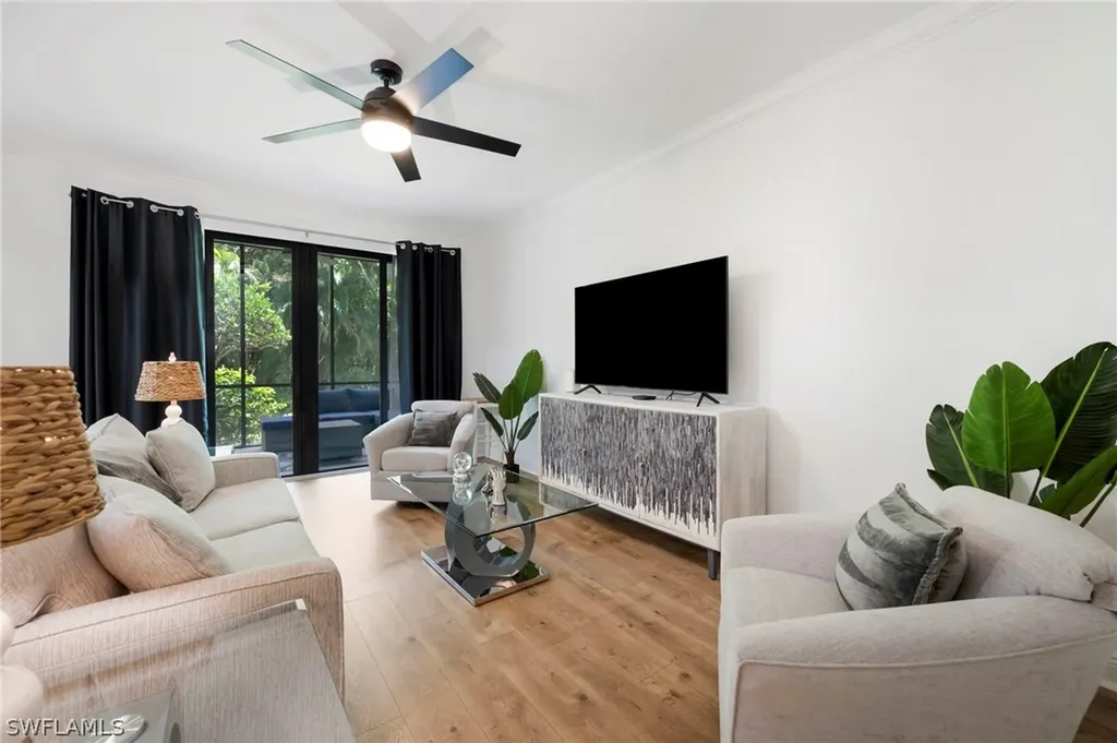 Naples FL, 1045 Sandpiper Street, Unit G102