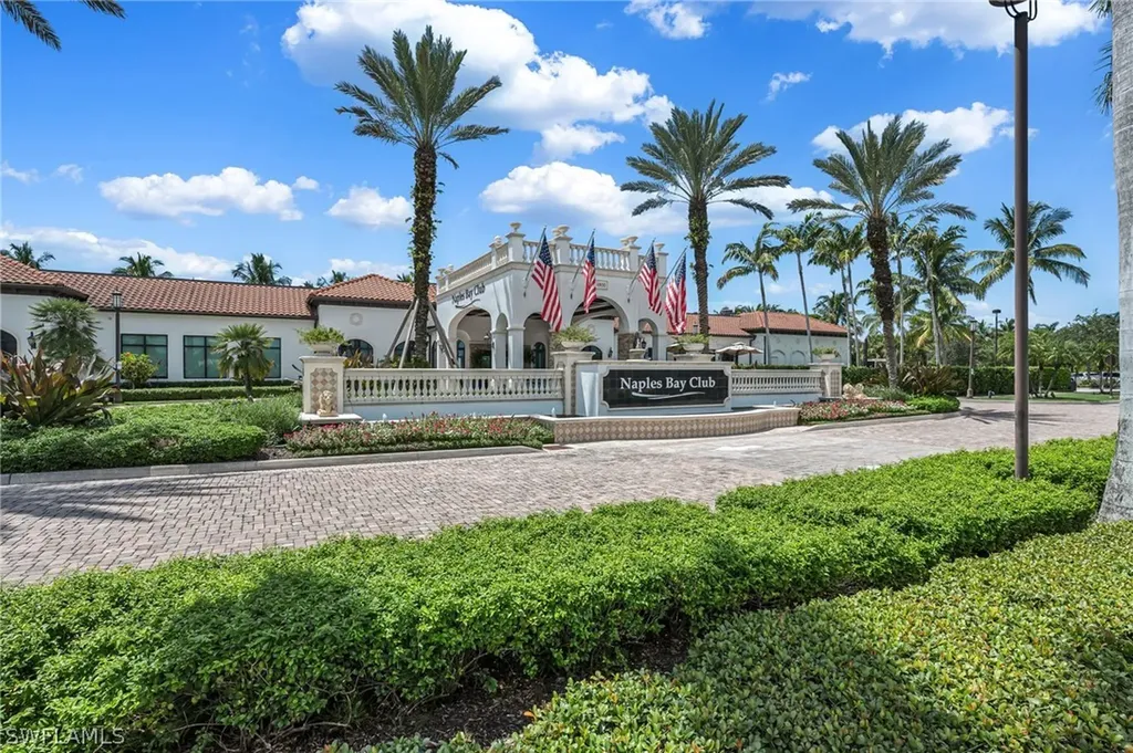 1045 Sandpiper Street Naples FL 34102