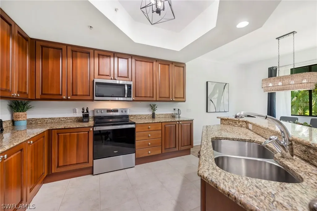 1045 Sandpiper Street Naples FL 34102