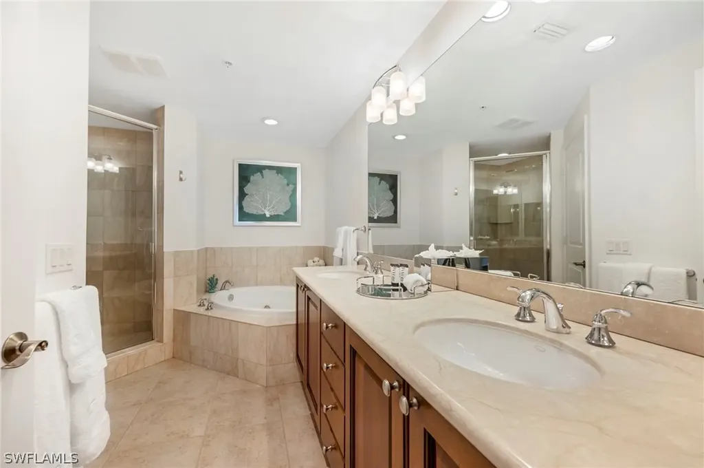 1045 Sandpiper Street Naples FL 34102