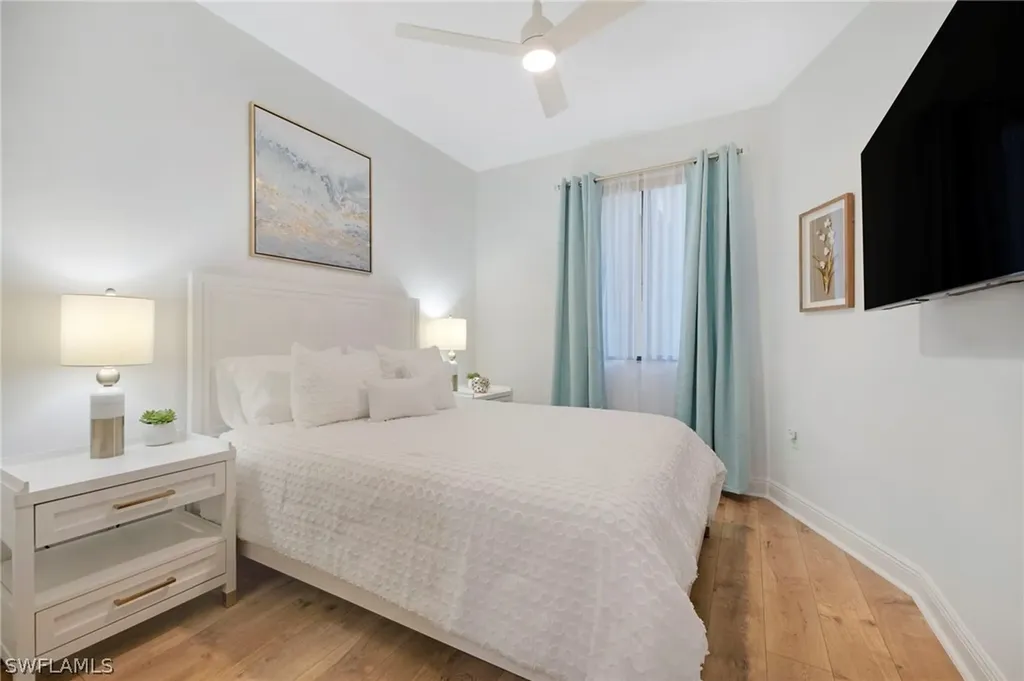 1045 Sandpiper Street Naples FL 34102