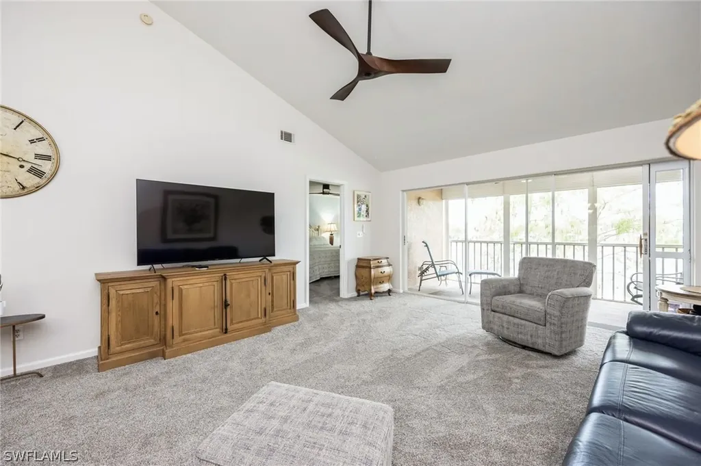 550 Saratoga Circle Naples FL 34104