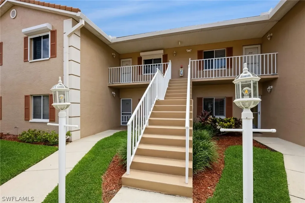 550 Saratoga Circle Naples FL 34104