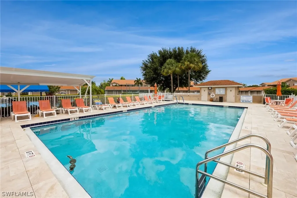 550 Saratoga Circle Naples FL 34104