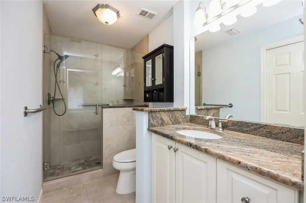 550 Saratoga Circle Naples FL 34104