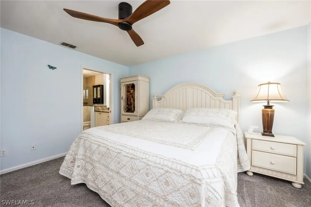 550 Saratoga Circle Naples FL 34104