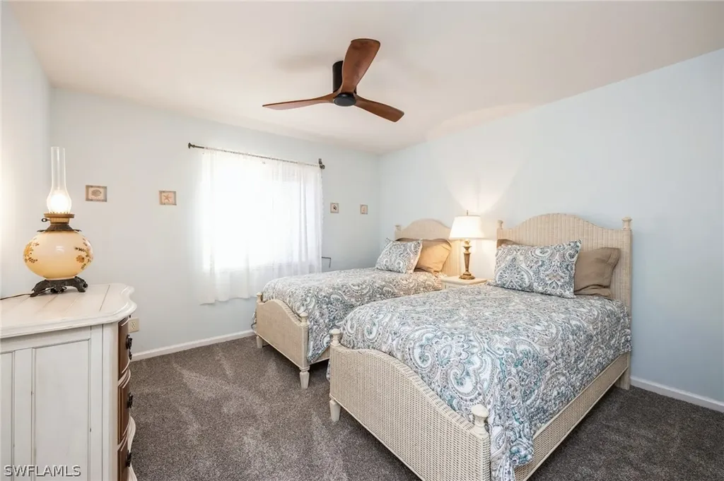 550 Saratoga Circle Naples FL 34104