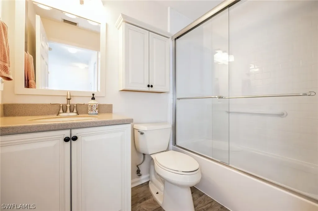 550 Saratoga Circle Naples FL 34104