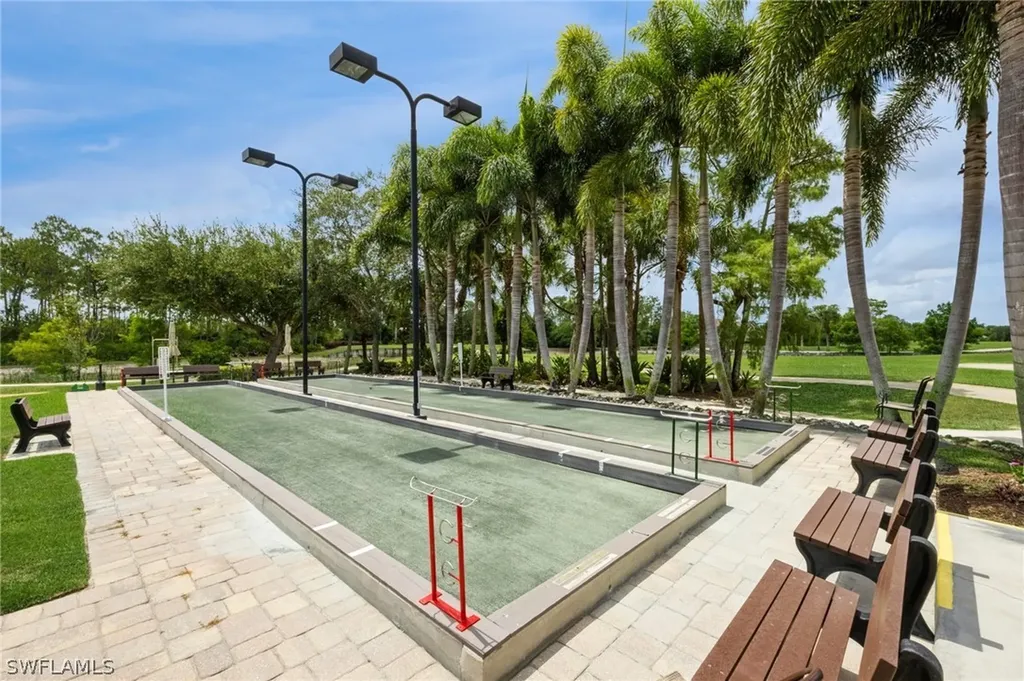 550 Saratoga Circle Naples FL 34104