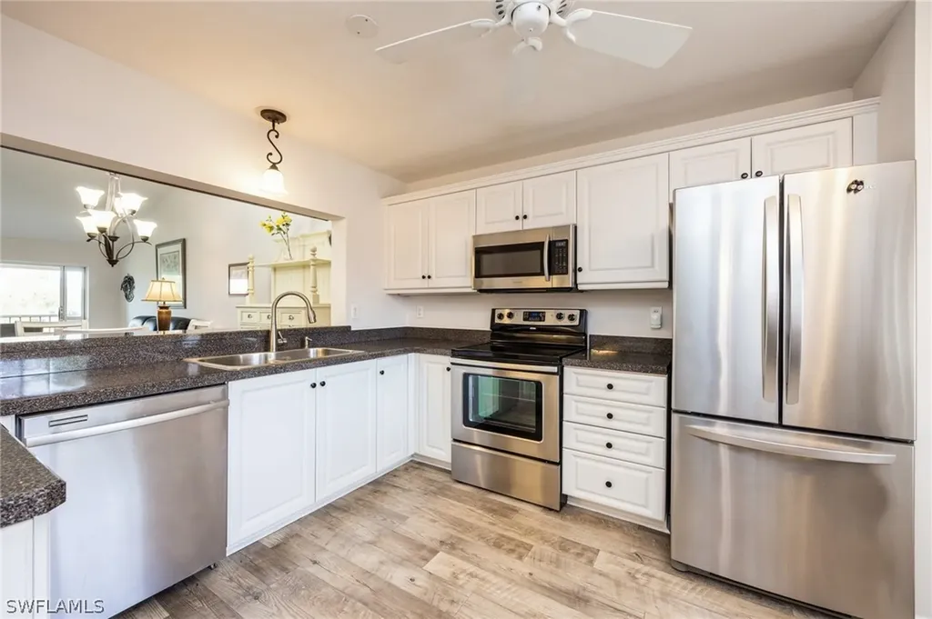 550 Saratoga Circle Naples FL 34104