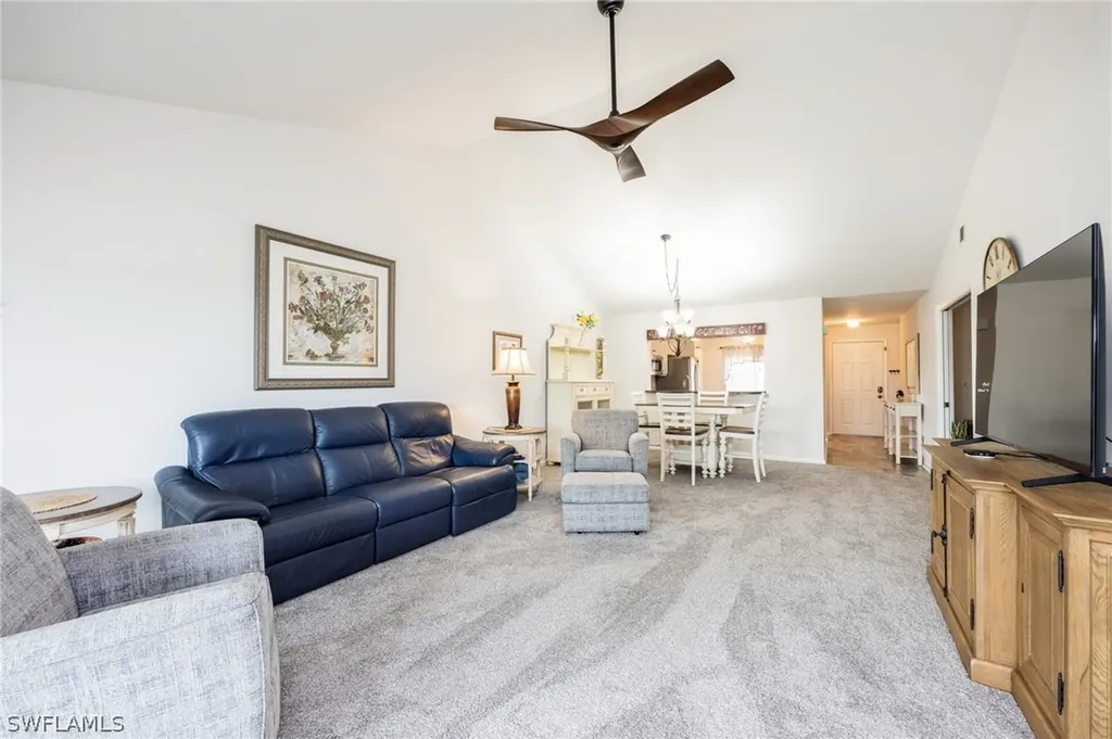 550 Saratoga Circle Naples FL 34104