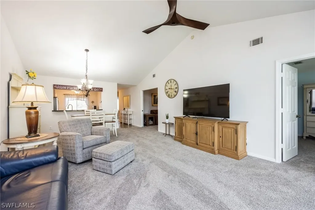 550 Saratoga Circle Naples FL 34104