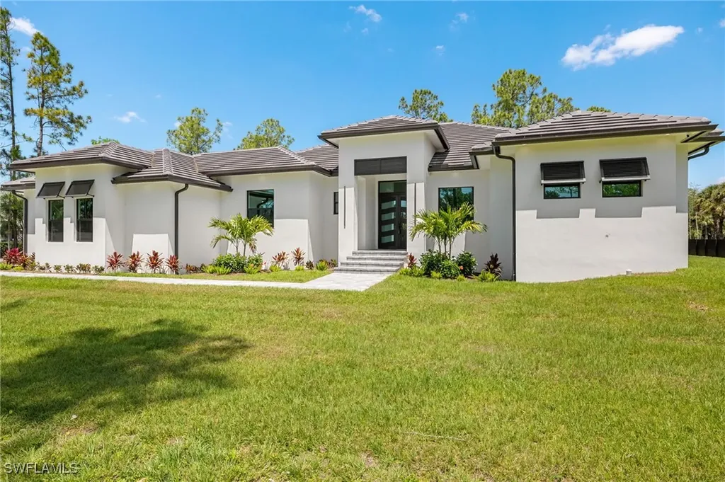 1587 Golden Gate Boulevard W Naples FL 34120