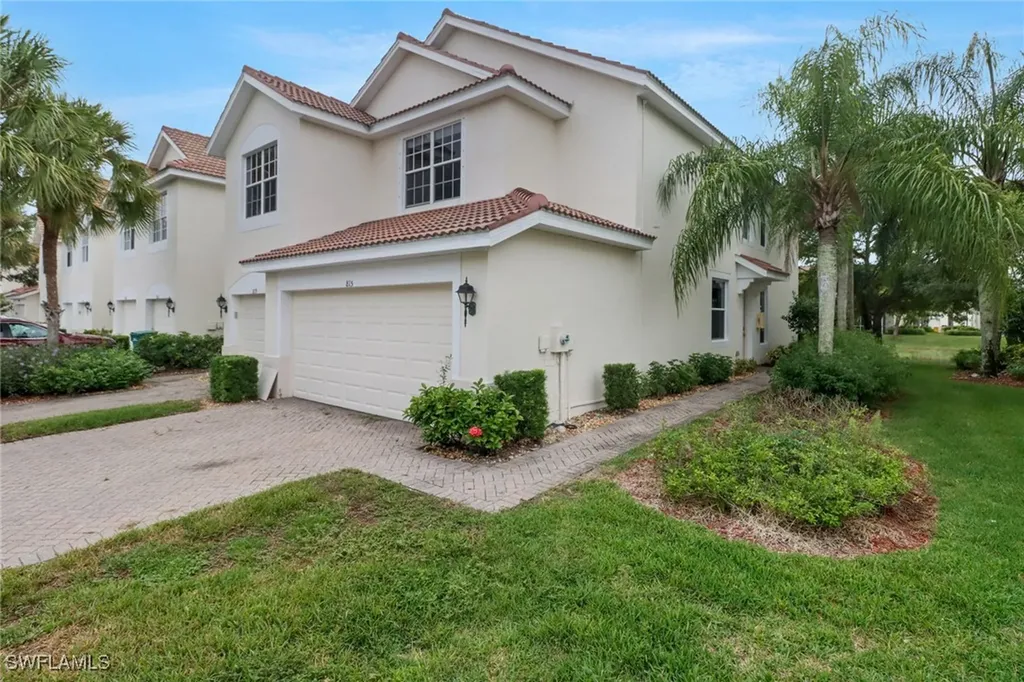 Naples FL, 815 Hampton Circle, Unit 143