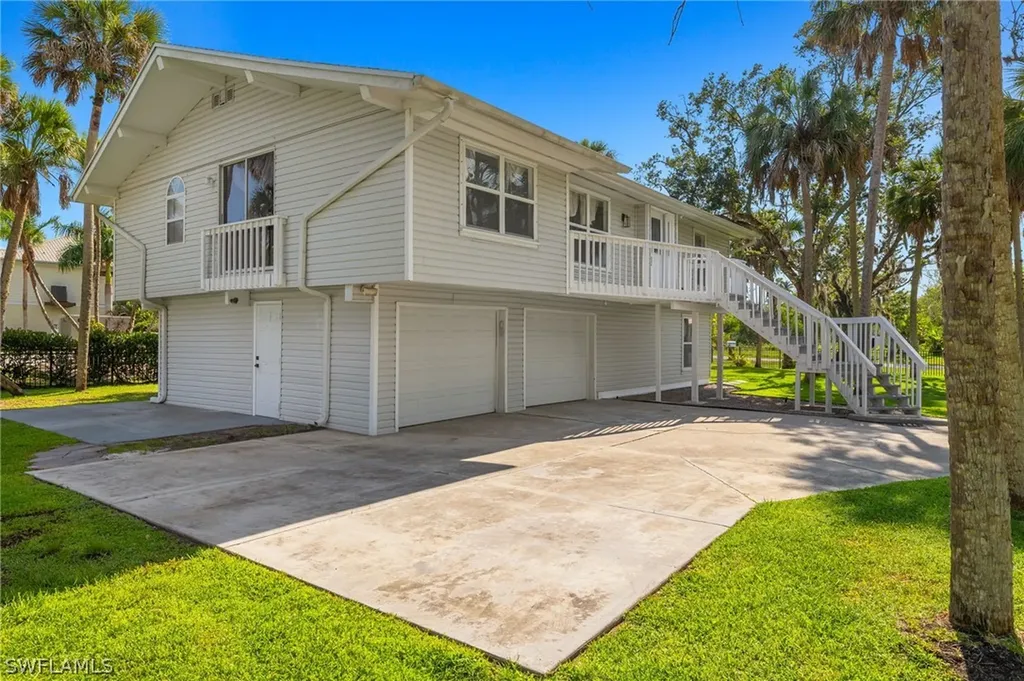 7135 Shannon Boulevard Fort Myers FL 33908