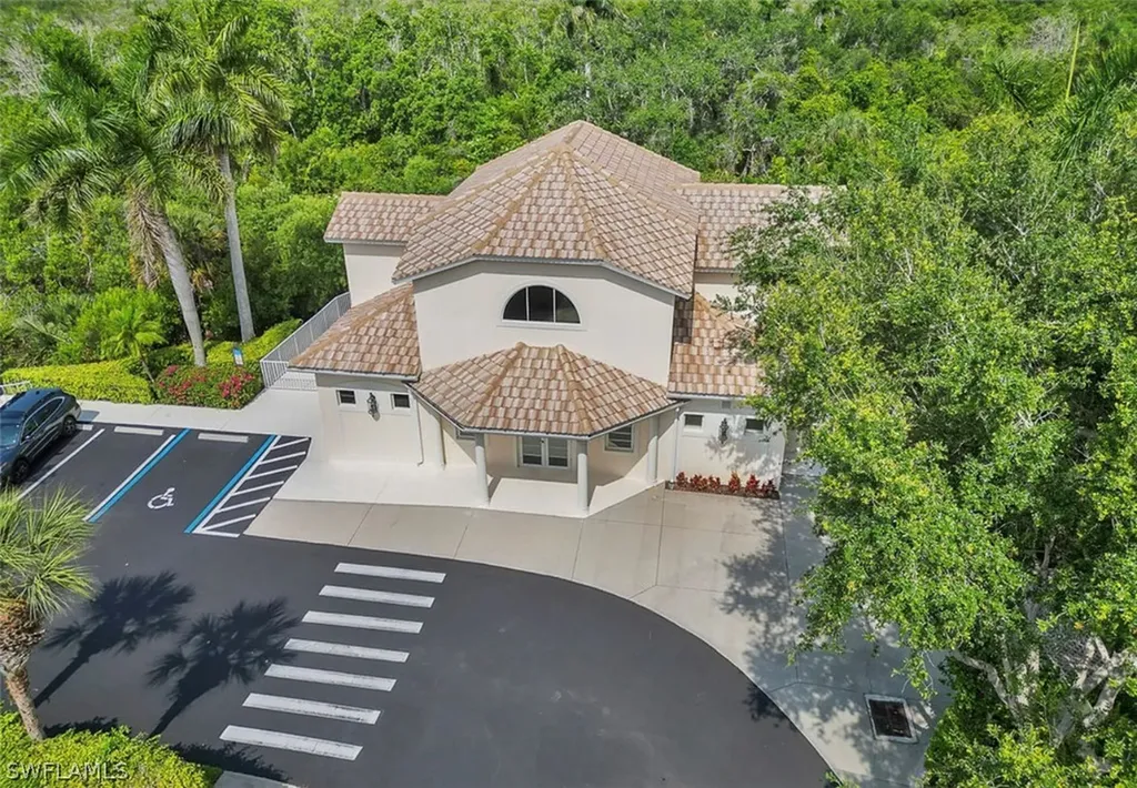 413 Chartwell Place Naples FL 34110