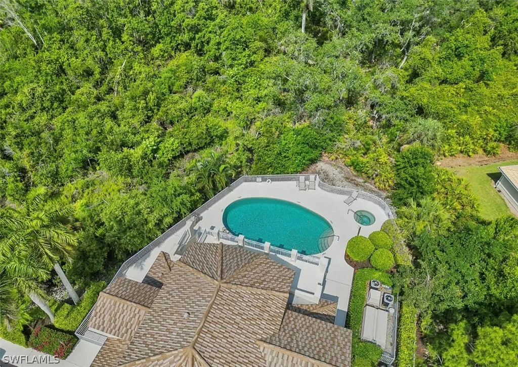 413 Chartwell Place Naples FL 34110