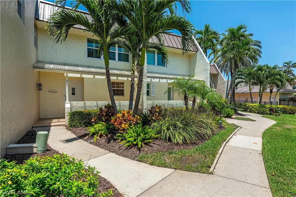 800 River Point Drive Naples FL 34102
